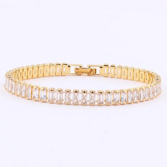 Square Buckle Bracelet White Diamond Cubic Zirconia 18K Inlay - Picture 1 of 1